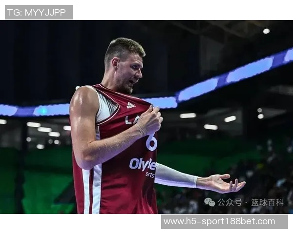 普尔半场状态低迷仅靠罚球得分三分球全失手表现令人失望