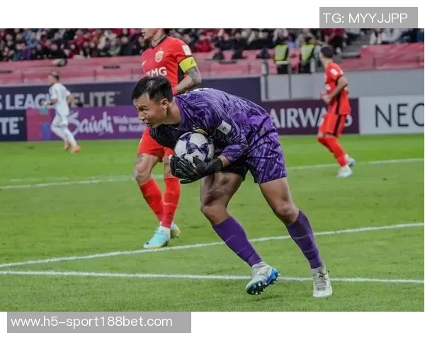 柔佛后卫与陈威赛后闲聊回顾48脚打门的精彩对决