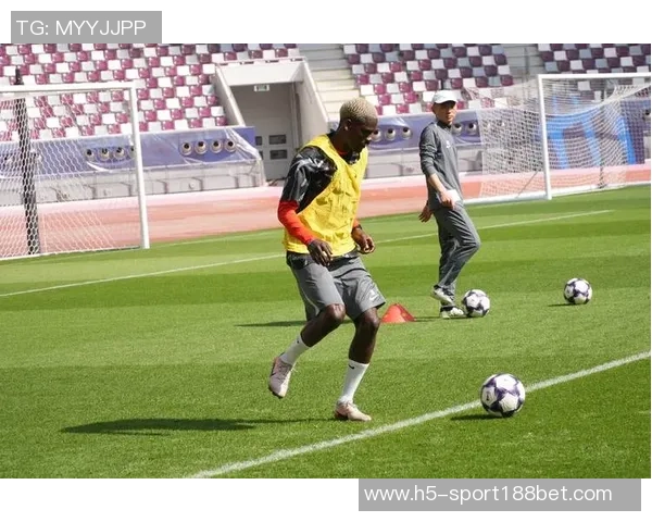 海港队在哈利法国际体育场开启冬季训练首课全力备战新赛季